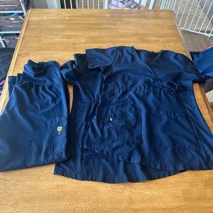 WonderWink Maternity scrub set - 8 pieces